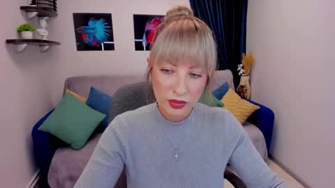 Snapshot of elisabethmills chatting on January 19, 6:32 pm Elisabeth online show from January 19, 6:32 pm