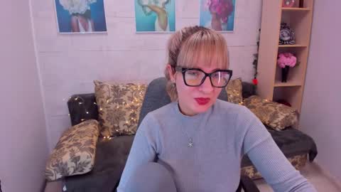 Snapshot of elisabethmills chatting on January 25, 1:30 pm Elisabeth online show from January 25, 1:30 pm