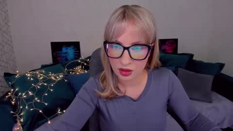 Snapshot of elisabethmills chatting on February 10, 4:47 pm Elisabeth online show from February 10, 4:47 pm