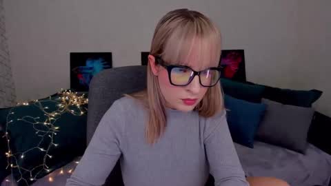 Snapshot of elisabethmills chatting on February 14, 3:05 pm Elisabeth online show from February 14, 3:05 pm