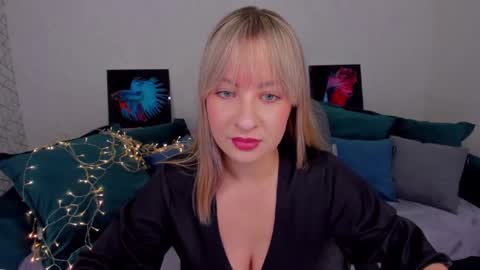 Snapshot of elisabethmills chatting on February 15, 11:28 am Elisabeth online show from February 15, 11:28 am