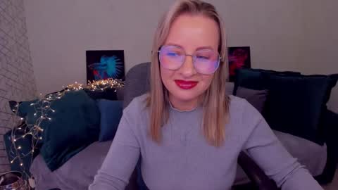 Snapshot of elisabethmills chatting on March 5, 3:18 pm Elisabeth online show from March 5, 3:18 pm