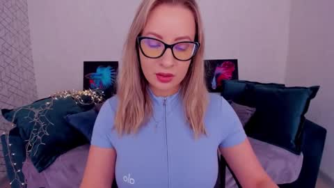 Snapshot of elisabethmills chatting on March 10, 12:26 pm Elisabeth online show from March 10, 12:26 pm