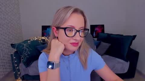 Snapshot of elisabethmills chatting on March 10, 3:30 pm Elisabeth online show from March 10, 3:30 pm