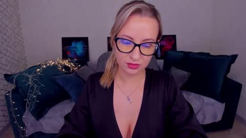 Snapshot of elisabethmills chatting on March 12, 3:51 pm Elisabeth online show from March 12, 3:51 pm