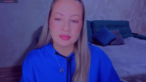 Snapshot of elisabethmills chatting on October 13, 9:04 pm Elisabeth online show from October 13, 9:04 pm