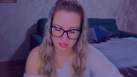 Snapshot of elisabethmills chatting on October 14, 7:03 pm Elisabeth online show from October 14, 7:03 pm