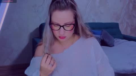 Snapshot of elisabethmills chatting on October 17, 9:50 pm Elisabeth online show from October 17, 9:50 pm