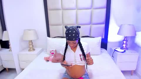 Snapshot of elisabettamonroy chatting on October 29, 4:42 pm elisabettamonroy online show from October 29, 4:42 pm