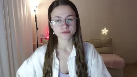 Snapshot of eliscuteblonde chatting on December 23, 6:16 pm Elis online show from December 23, 6:16 pm