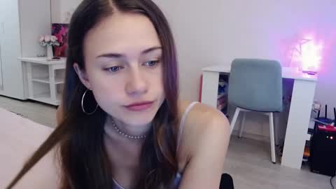 Snapshot of eliscuteblonde chatting on September 11, 4:01 am Elis online show from September 11, 4:01 am