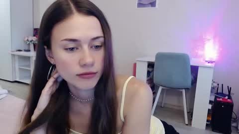 Snapshot of eliscuteblonde chatting on September 13, 2:44 am Elis online show from September 13, 2:44 am