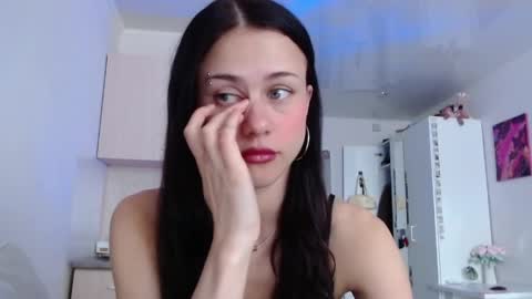 Snapshot of eliscuteblonde chatting on June 6, 7:24 am Elis online show from June 6, 7:24 am