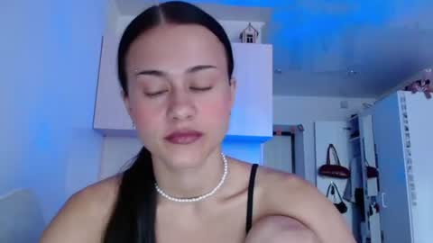 Snapshot of eliscuteblonde chatting on June 23, 6:22 am Elis online show from June 23, 6:22 am