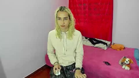 Snapshot of elisdarling chatting on January 13, 5:18 pm elisdarling online show from January 13, 5:18 pm