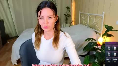 Snapshot of elise_bryk chatting on September 28, 9:09 pm hiIm Elise online show from September 28, 9:09 pm