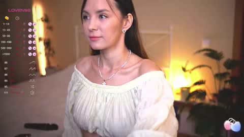 Snapshot of elise_bryk chatting on October 16, 9:54 am hiIm Elise online show from October 16, 9:54 am