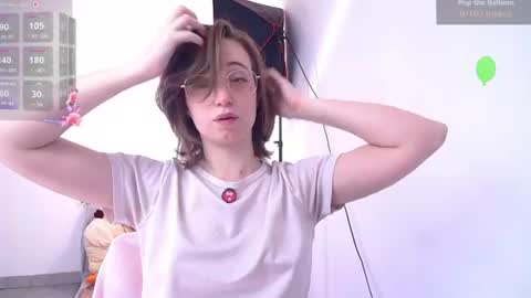 Snapshot of elise_nyx chatting on August 2, 12:03 pm elise_nyx online show from August 2, 12:03 pm