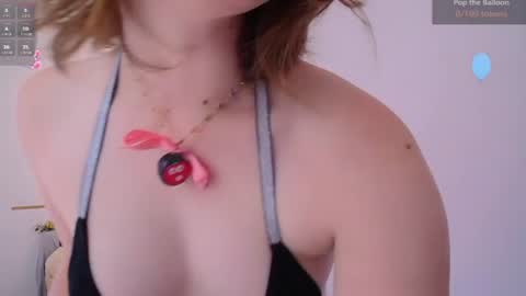 Snapshot of elise_nyx chatting on August 5, 12:41 pm elise_nyx online show from August 5, 12:41 pm