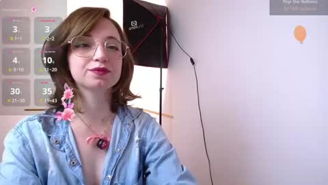 Snapshot of elise_nyx chatting on August 7, 10:39 am elise_nyx online show from August 7, 10:39 am