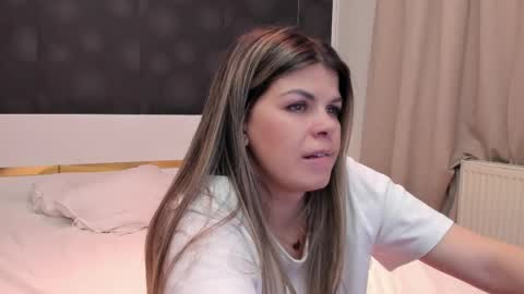 Elly online show from March 19, 9:08 pm