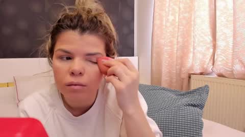 Elly online show from March 26, 11:49 am