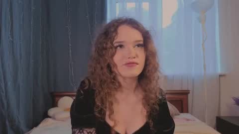 Snapshot of elishahemrich chatting on June 24, 10:36 am Shakira online show from June 24, 10:36 am