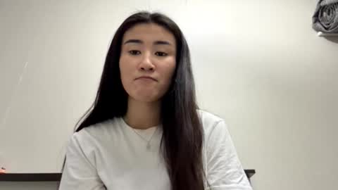 Snapshot of elissakoebel chatting on December 5, 10:13 am Mei online show from December 5, 10:13 am