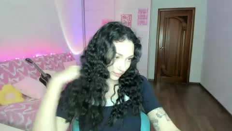 Snapshot of elisskriter chatting on June 17, 12:18 pm Eliss online show from June 17, 12:18 pm