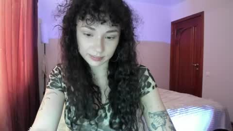 Snapshot of elisskriter chatting on July 28, 2:13 pm Eliss online show from July 28, 2:13 pm