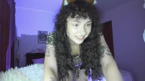 Snapshot of elisskriter chatting on July 28, 4:39 pm Eliss online show from July 28, 4:39 pm
