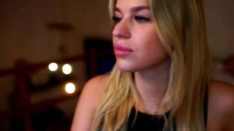 Snapshot of elister_alison chatting on September 26, 2:43 pm Sunflower online show from September 26, 2:43 pm