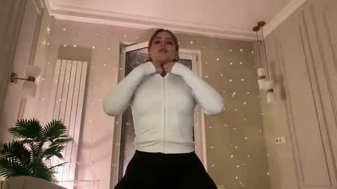 Stephanie online show from February 25, 9:35 pm