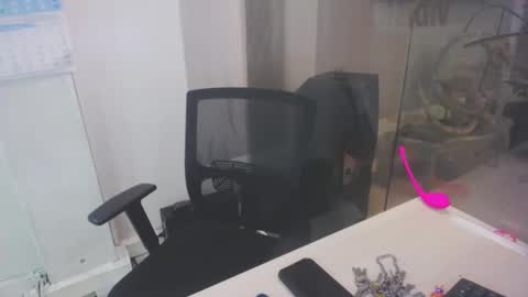 Snapshot of eliza_bostts chatting on December 25, 5:15 pm eliza_bostts online show from December 25, 5:15 pm