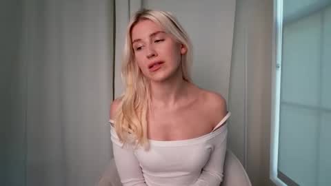 Snapshot of eliza_lizbethx chatting on March 3, 10:59 pm Liz online show from March 3, 10:59 pm