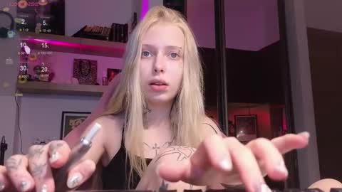 Elizabeth online show from February 12, 7:20 pm