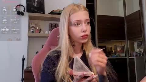 Elizabeth online show from February 19, 10:33 am