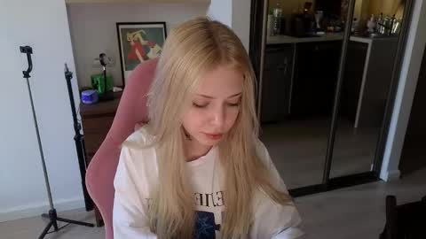 Elizabeth online show from March 18, 10:51 am