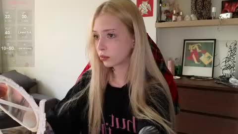 Elizabeth online show from April 22, 12:18 pm