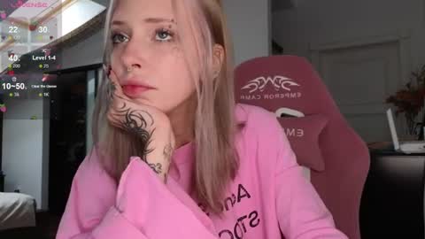 Elizabeth online show from July 21, 1:46 pm
