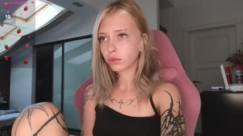 Elizabeth online show from August 7, 3:36 pm