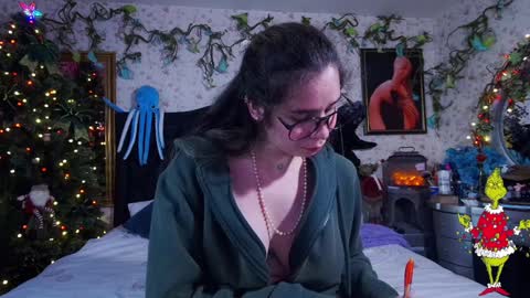 Elizabeth online show from December 23, 8:25 pm