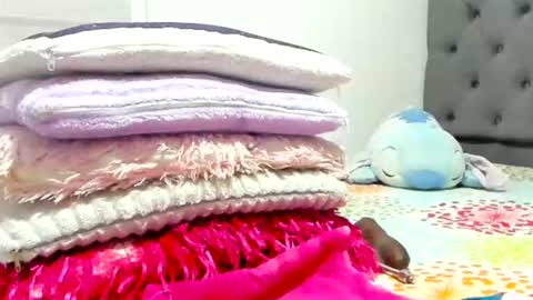 Snapshot of elizabeth_18_ chatting on June 30, 3:18 am ELIZA online show from June 30, 3:18 am