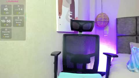 Snapshot of elizabeth_20_ chatting on October 6, 7:00 pm elizabeth online show from October 6, 7:00 pm