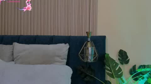 Snapshot of elizabeth_20_ chatting on October 28, 7:05 pm elizabeth online show from October 28, 7:05 pm