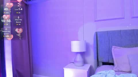 Snapshot of elizabeth_20_ chatting on December 19, 7:32 pm elizabeth online show from December 19, 7:32 pm