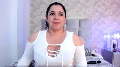 Snapshot of elizabeth_colleman chatting on February 10, 3:57 am Elizabeth online show from February 10, 3:57 am