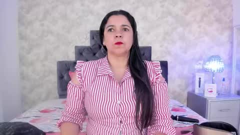 Snapshot of elizabeth_colleman chatting on October 16, 10:44 pm Elizabeth online show from October 16, 10:44 pm