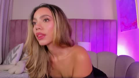 elizabeth_roche online show from April 14, 12:11 pm