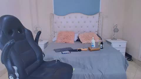 Elizabeth  online show from May 16, 1:02 am